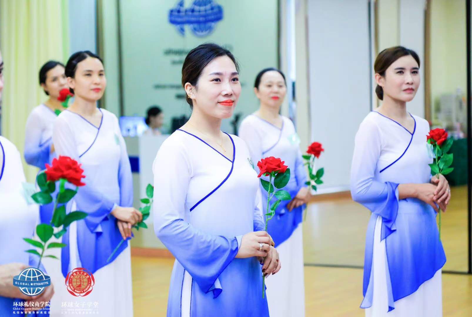 三招优雅仪态动作,让你告别弯腰驼背!